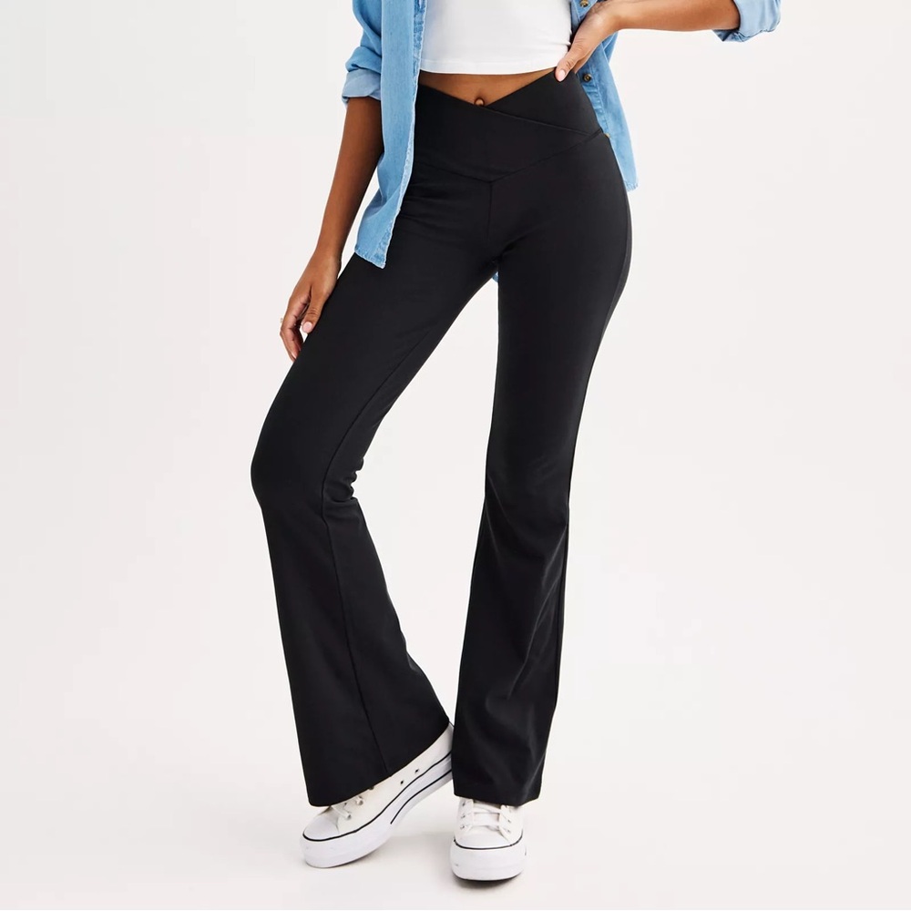 NWT SO Mid-rise Sporty Flare Leggings Size Large